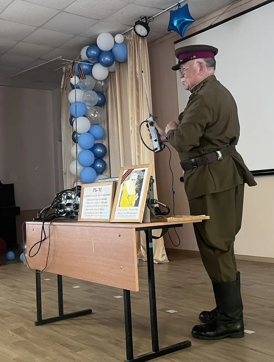 Газель на размокшей дороге
